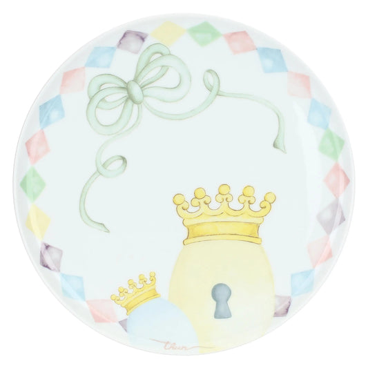 Vista zenitale dell'alzata Thun che mostra i due piatti circolari decorati. Al centro del piano superiore spicca un tenero coniglietto in ceramica color crema che funge da pomello, circondato da ghirlande fiorite.