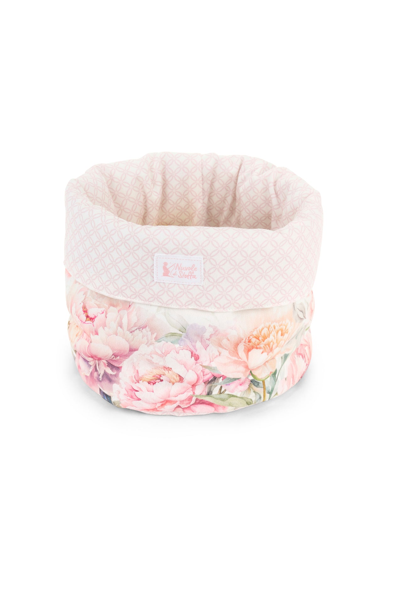 Cestino Portapane Nuvole di Stoffa con stampa primaverile di grandi fiori rosa e peonie. Bordo rifinito con motivi ornamentali classici e cornice rosa cipria. Tessuto elegante per tavole romantiche e shabby chic.