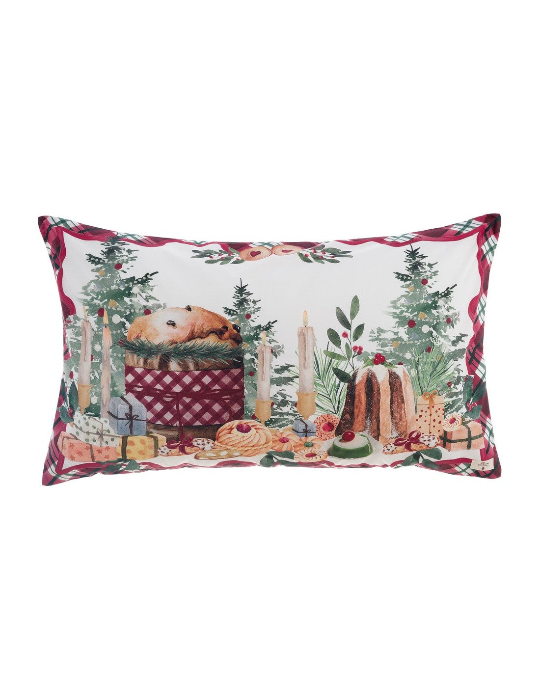 Copriguanciale Blanc Mariclò "La Patisserie" con stampa di pandoro, candele e rami di pino. Bordatura a balza con motivo tartan rosso e verde su fondo panna, stile shabby chic natalizio.
