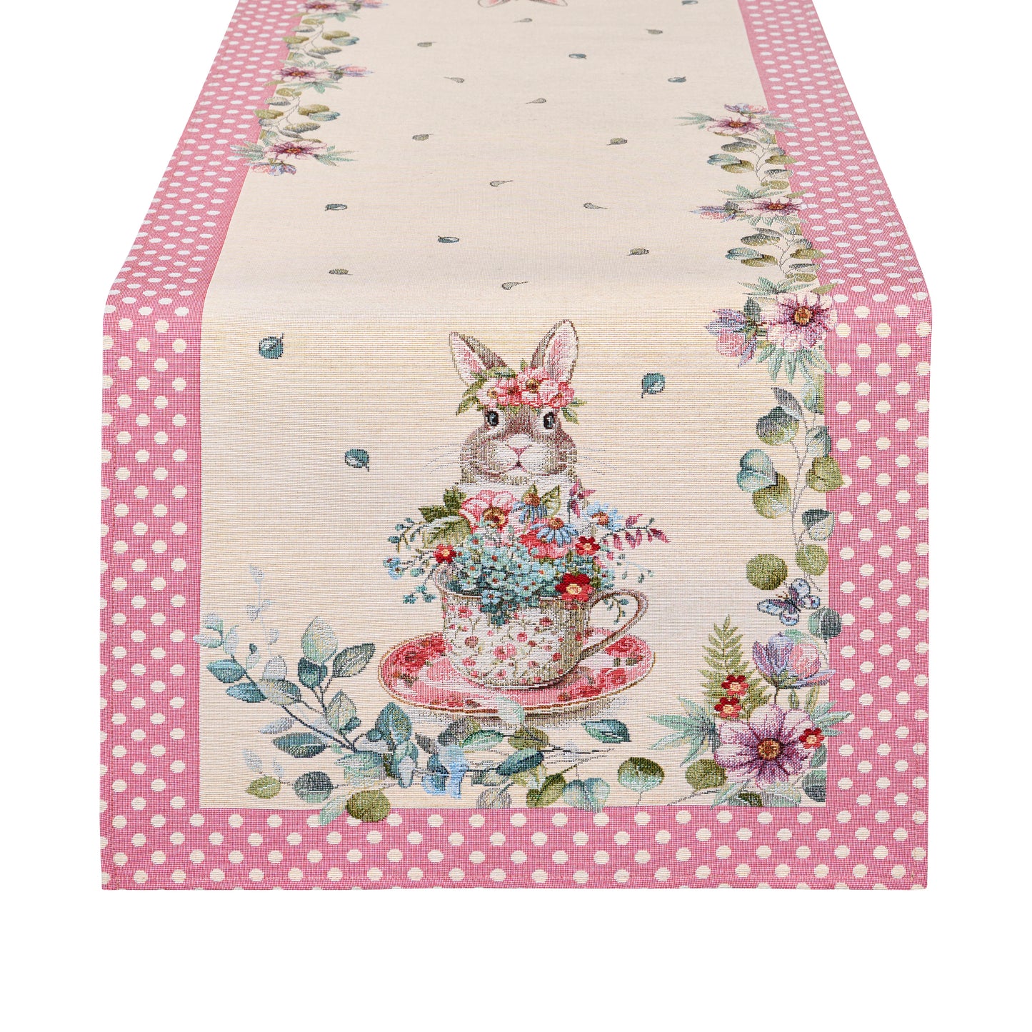 Runner pasquale EDG Enzo de Gasperi con bordo a pois rosa. Decorazione centrale con illustrazioni vintage di coniglietti, tazze da tè fiorite e farfalle. Tessuto elegante per la tavola di Pasqua 2026.