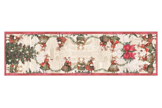 Vista dall'alto del runner rettangolare Favola di Natale. Il design presenta una sfilata perimetrale di topini natalizi, alberi e grandi fiocchi rossi che incorniciano il centro color panna.