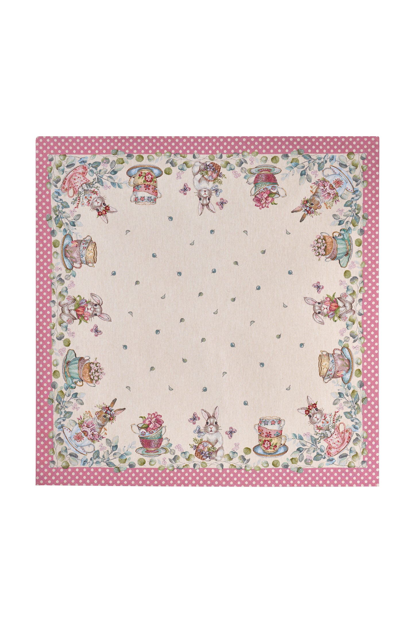 Centrotavola pasquale Nuvole di Stoffa con bordo a pois rosa. Decorazione centrale con illustrazioni vintage di coniglietti, tazze da tè fiorite e farfalle. Tessuto elegante per la tavola di Pasqua 2026.