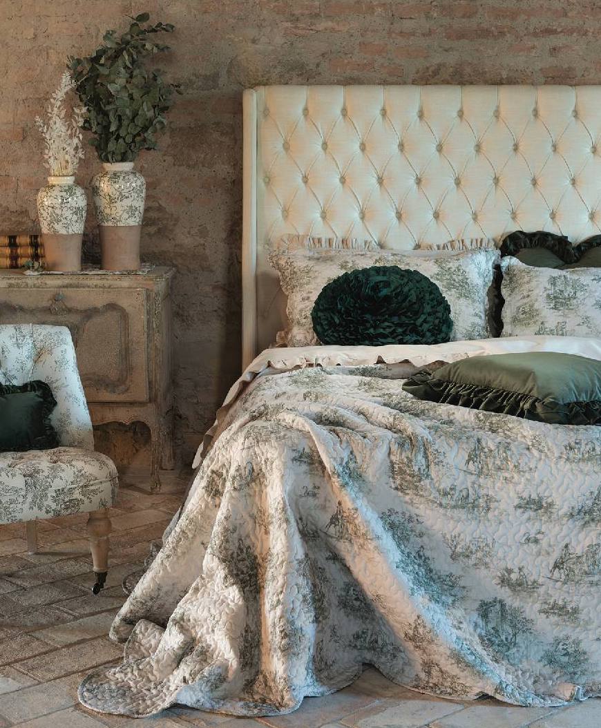 Elegante camera da letto in stile Shabby Chic firmata Blanc Mariclò.