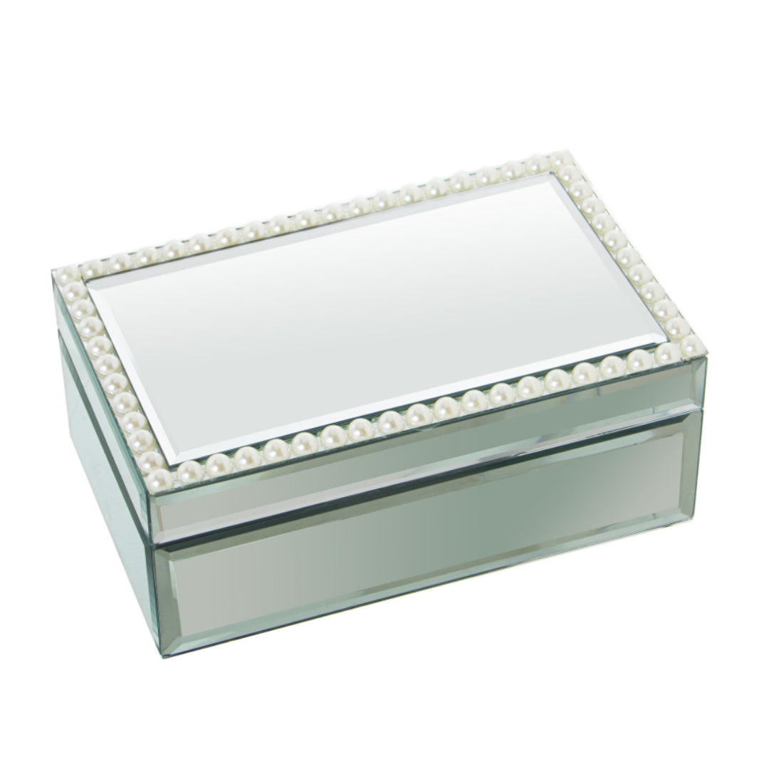 Portagioie rettangolare in vetro specchiato con coperchio bordato lungo tutto il perimetro da una fila di perle bianche. Scatola portagioie elegante firmata E-Camacho, ideale come oggetto d'arredo raffinato o idea regalo.