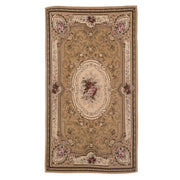 Tappeto floreale Elegant firmato Blanc Mariclo’ caratterizzato da un raffinato design classico con medaglione centrale e motivi botanici nei toni del beige, rosa antico e bordeaux. Un elegante complemento d'arredo rettangolare in perfetto stile shabby chic, ideale per decorare con un tocco romantico il soggiorno o la camera da letto.
