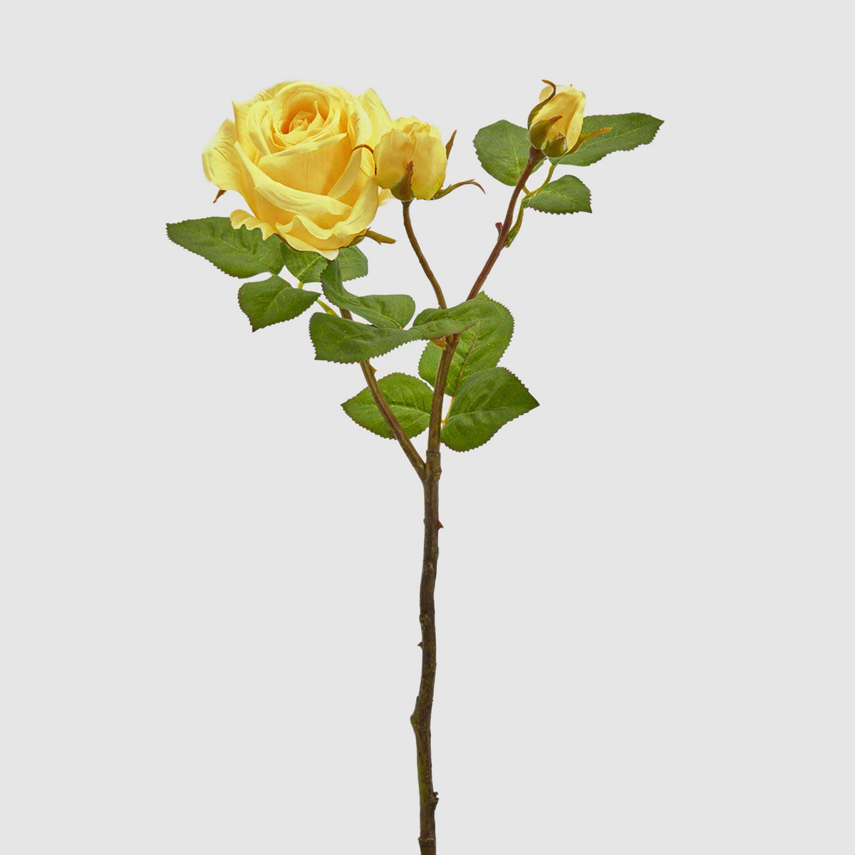 Ramo di rosa artificiale color giallo-rosa con petali ondulati, boccioli chiusi e foglie verdi dentellate su stelo ramificato. Elemento decorativo floreale, ideale per l’home décor e come idea regalo