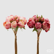 Mazzo di peonie artificiali in tonalità assortite rosa antico e bordeaux, con petali vellutati sovrapposti e legatura in rafia naturale. Composizione floreale artificiale, ideale per l’home décor e come idea regalo.