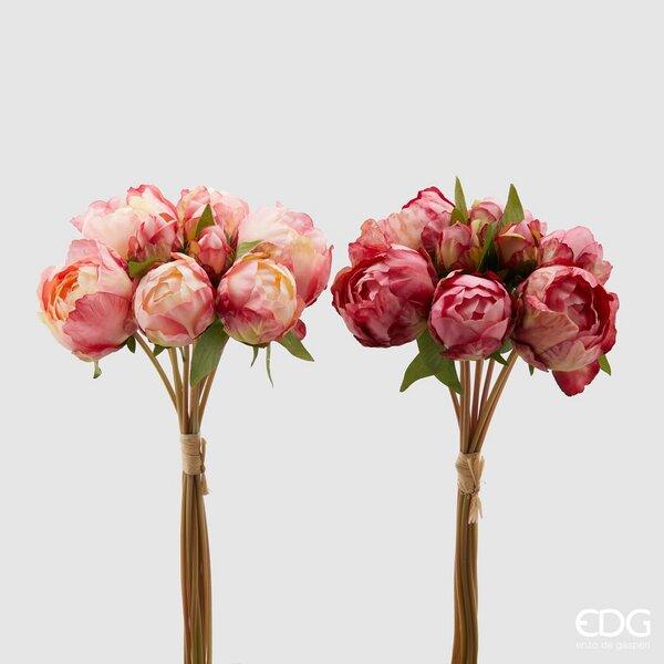 Mazzo di peonie artificiali in tonalità assortite rosa antico e bordeaux, con petali vellutati sovrapposti e legatura in rafia naturale. Composizione floreale artificiale, ideale per l’home décor e come idea regalo.