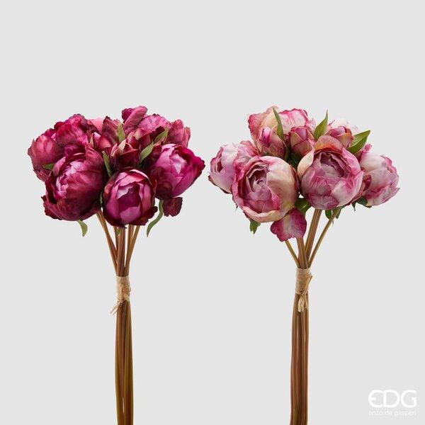 Mazzo di peonie artificiali in tonalità assortite viola e malva, con petali vellutati sovrapposti e legatura in rafia naturale. Composizione floreale artificiale, ideale per l’home décor e come idea regalo.