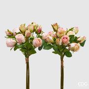 Mazzo di rose artificiali dai petali sfumati malva e fucsia, con foglie verdi seghettate e legatura in rafia naturale. Composizione floreale artificiale dal effetto bicolore, ideale per l’home décor e come idea regalo.