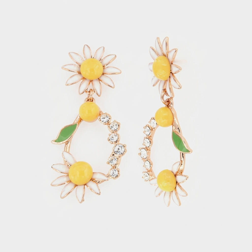 Orecchini pendenti BySimon della collezione Etna in oro rosa a forma di goccia, decorati con margherite smaltate bianche, cristalli luminosi, una foglia verde e una perla gialla.