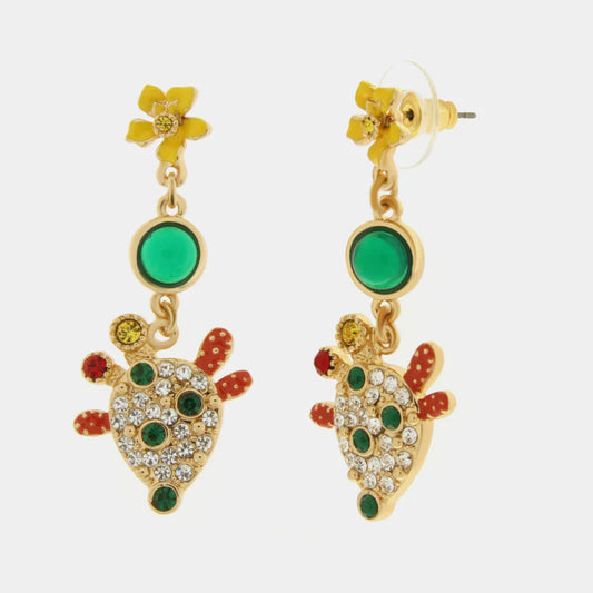 Orecchini pendenti BySimon della collezione Taormina con charm a forma di fico d'india ricoperto da pavé di cristalli bianchi, verdi e arancioni su base dorata.