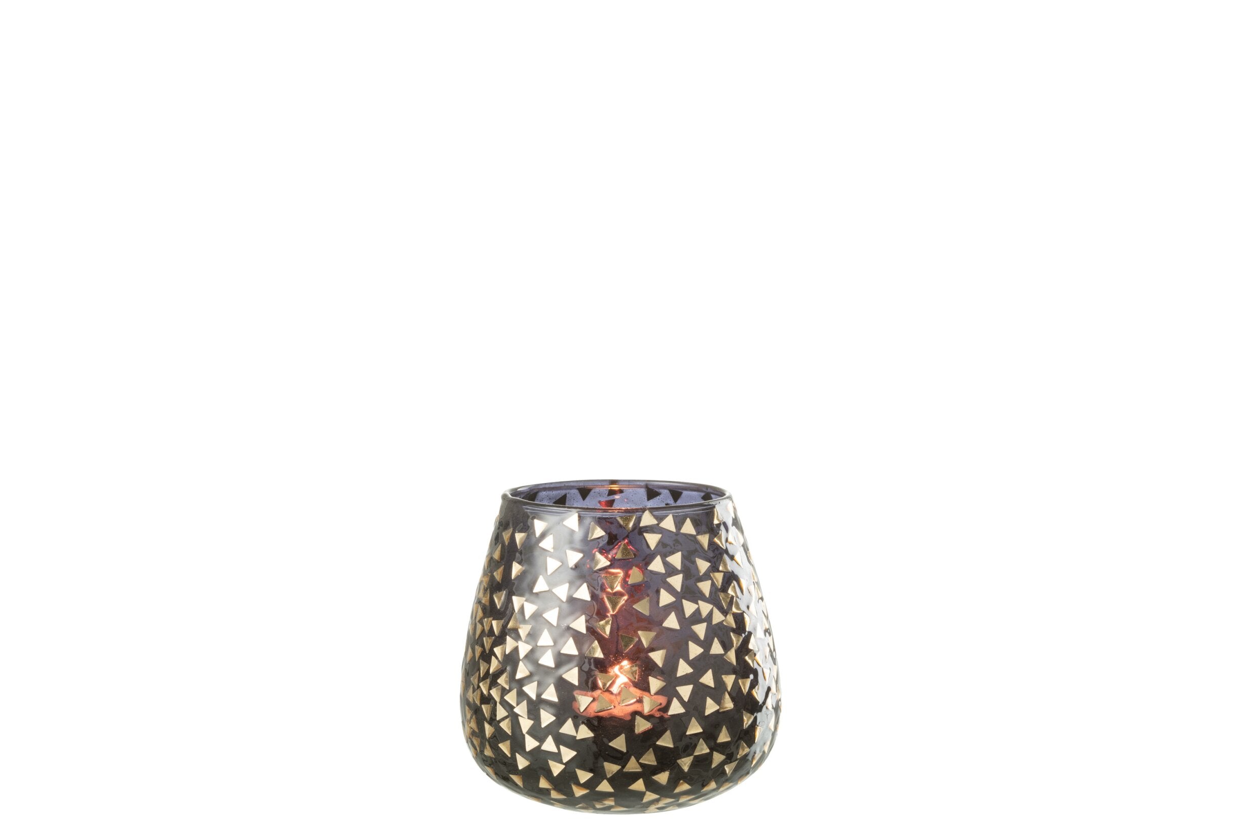 Portacandele decorativo in vetro nero semitrasparente caratterizzato da una raffinata trama geometrica a piccoli triangoli dorati che rivestono l'intera superficie bombata. Questo elegante bicchiere portacandela lascia trasparire una luce calda e soffusa, rendendolo un complemento d'arredo di design ideale per creare un'atmosfera accogliente in casa.