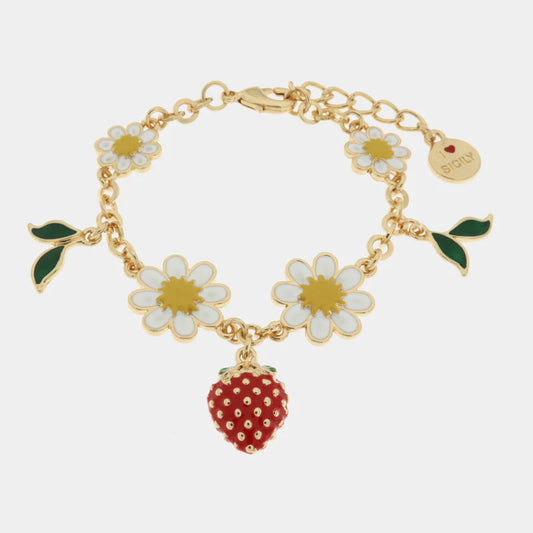 bracciale con fragola pendente BySimon della collezione Favignana con charm margherita smaltata bianca e ciondoli dorati raffiguranti piccole foglie verdi.