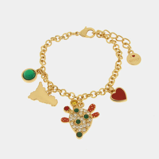 Bracciale dorato BySimon della collezione Taormina con charms pendenti: fico d'india ricoperto di cristalli, silhouette della Sicilia, cuore rosso e pietra verde.