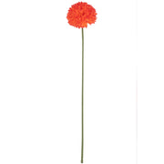 Crisantemo artificiale jolipa con corolla sferica color arancionecomposta da piccoli petali compatti, su lungo stelo verde. Fiore decorativo dall’effetto pompon, ideale per l’home décor e come idea regalo.