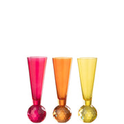 Bicchiere da champagne Jolipa con coppa svasata in vetro colorato e base sferica sfaccettata, disponibile in tonalità assortite. Calice originale per la tavola, ideale per occasioni speciali e come idea regalo.