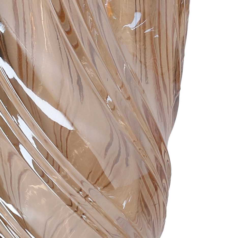 Vaso in vetro artistico di colore ambra trasparente del marchio Vacchetti, caratterizzato da una superficie lavorata con motivi a onda a spirale e bordo superiore irregolare e sinuoso.