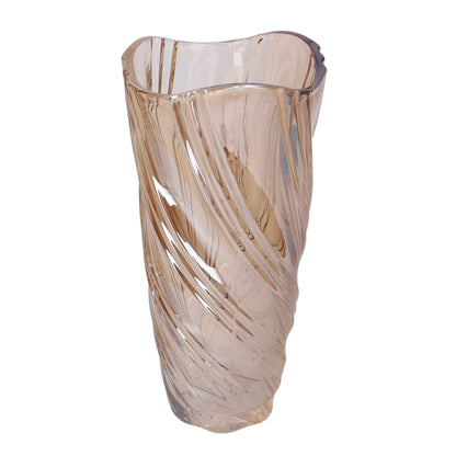 Vaso in vetro artistico di colore ambra trasparente del marchio Vacchetti, caratterizzato da una superficie lavorata con motivi a onda a spirale e bordo superiore irregolare e sinuoso.