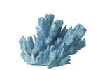 Scultura decorativa in resina a forma di corallo azzurro di grandi dimensioni della collezione "Oceano Azul", caratterizzata da una struttura ricca di ramificazioni realistiche sfumate in bianco. Questo soprammobile d'ispirazione marina presenta una superficie porosa dall'aspetto naturale, ideale come elegante elemento d'arredo per completare ambienti in stile costiero o moderno.
