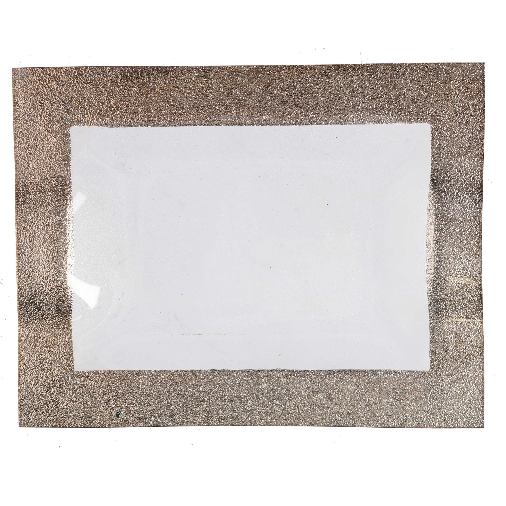 Vassoio svuotatasche rettangolare in vetro con zona centrale sabbiata bianca e ampio bordo con texture graniglia dorata, disponibile in versione lineare semplice e con due manici laterali curvati.