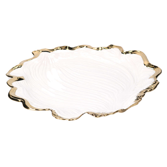 Svuotatasche circolare in ceramica smaltata bianca lucida a forma di foglia organica, con superficie interna a venature a rilievo e ampio bordo irregolare e frastagliato in finitura oro.