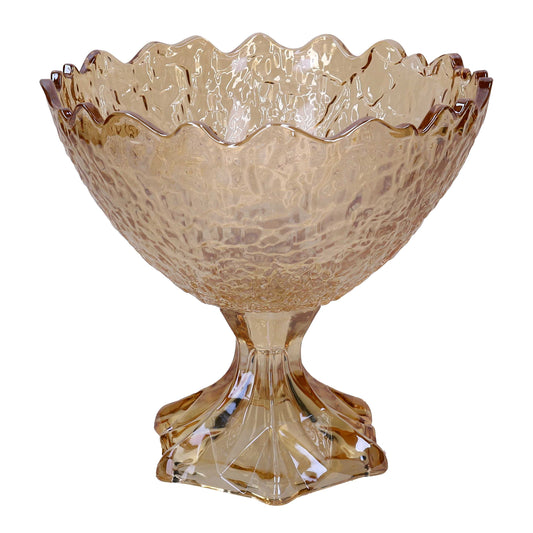 Grande alzata in vetro color ambra con coppa profonda e bordi frastagliati a punta, caratterizzata da una texture superficiale increspata e base sfaccettata.