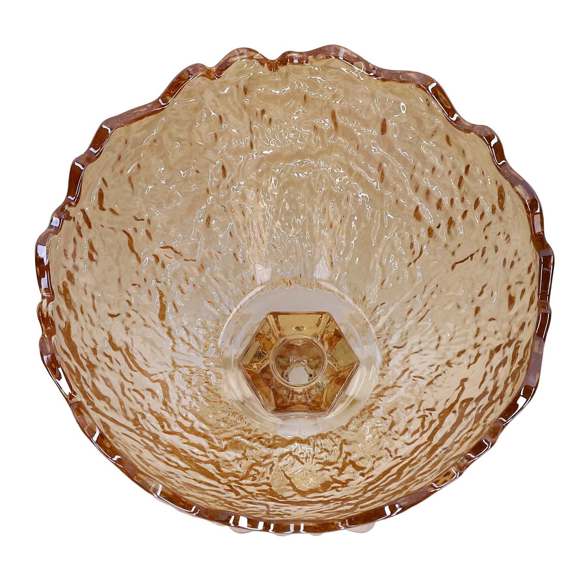 Grande alzata in vetro color ambra con coppa profonda e bordi frastagliati a punta, caratterizzata da una texture superficiale increspata e base sfaccettata.