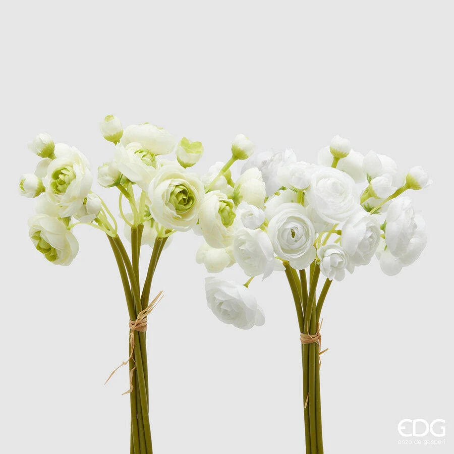 Mazzo di ranuncoli artificiali EDG in tonalità assortite verdine e bianco, con boccioli chiusi e legatura in rafia naturale. Composizione floreale artificiale, ideale per l’home décor e come idea regalo.