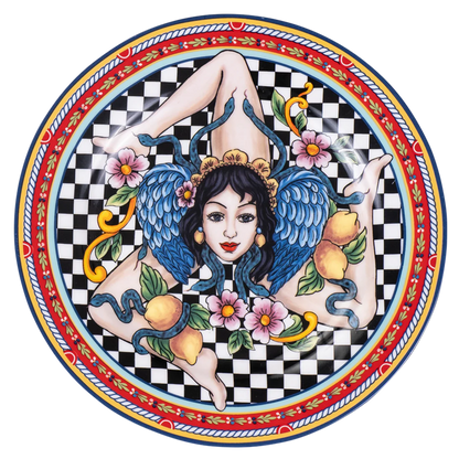 Piattino decorativo in ceramica con complessi motivi a ghirlanda e decori floreali rossi d'ispirazione barocca siciliana. Finitura lucida e bordi finemente decorati.
