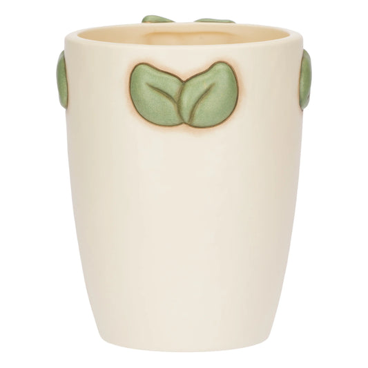 Il Vaso Medio Calendula è un elegante contenitore in ceramica decorata a mano caratterizzato da un'applicazione in rilievo con fiori dai petali lilla e gialli e una piccola farfalla azzurra. Questo raffinato complemento d'arredo è perfetto per aggiungere un tocco di natura e colore a ogni ambiente o come preziosa idea regalo per gli amanti dello stile classico del marchio.