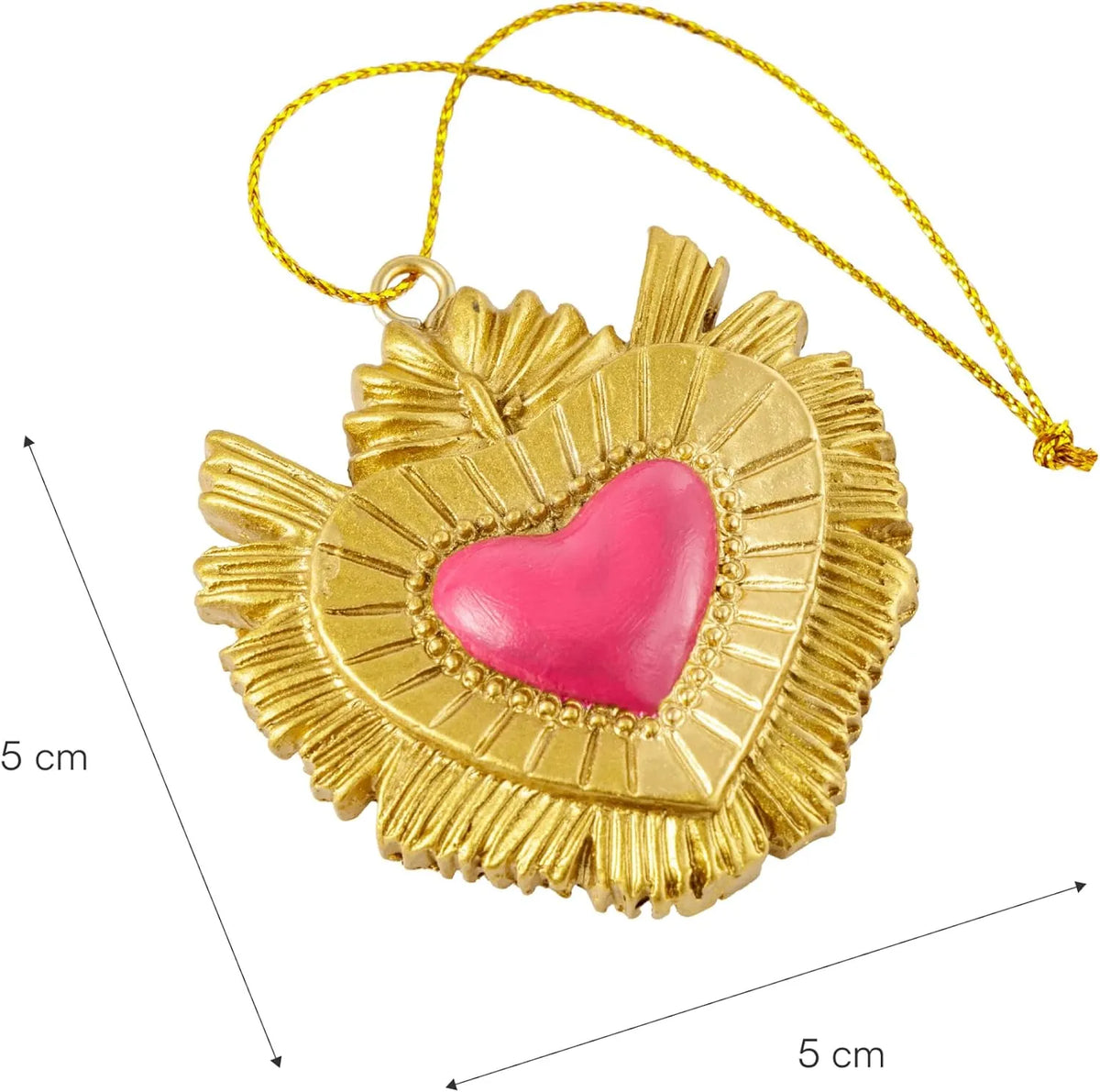 Ciondolo decorativo a forma di cuore sacro votivo, con cornice dorata a motivi barocchi e fiamma superiore, centro smaltato fucsia e nastro dorato per appenderlo, misure 5x5 cm. Decoro portafortuna artigianale firmato Montemaggi, ideale come ornamento per l'albero o idea regalo originale.