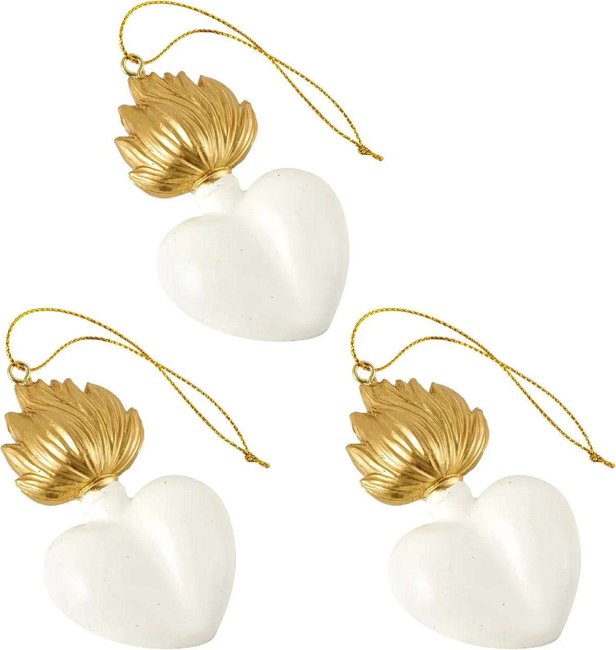 Ciondolo decorativo a forma di cuore sacro votivo, con fiamma dorata superiore, centro smaltato bianco e nastro dorato per appenderlo, misure 9x5.5 cm. Decoro portafortuna artigianale firmato Montemaggi, ideale come ornamento per l'albero o idea regalo originale.