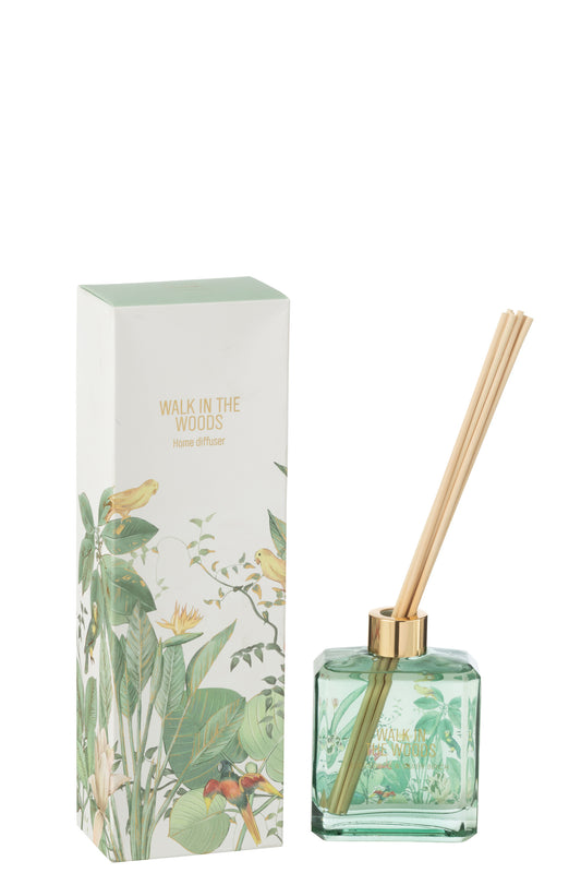 
Il Diffusore per Ambienti Walk in the Woods Jolipa è un raffinato set fragranza composto da una boccetta in vetro verde trasparente con bastoncini diffusori e una confezione decorata con uccellini esotici e lussureggianti foglie tropicali. Questa profumazione d'ambiente dal design naturale è perfetta per donare freschezza ai tuoi spazi o come elegante idea regalo per l'home decor.