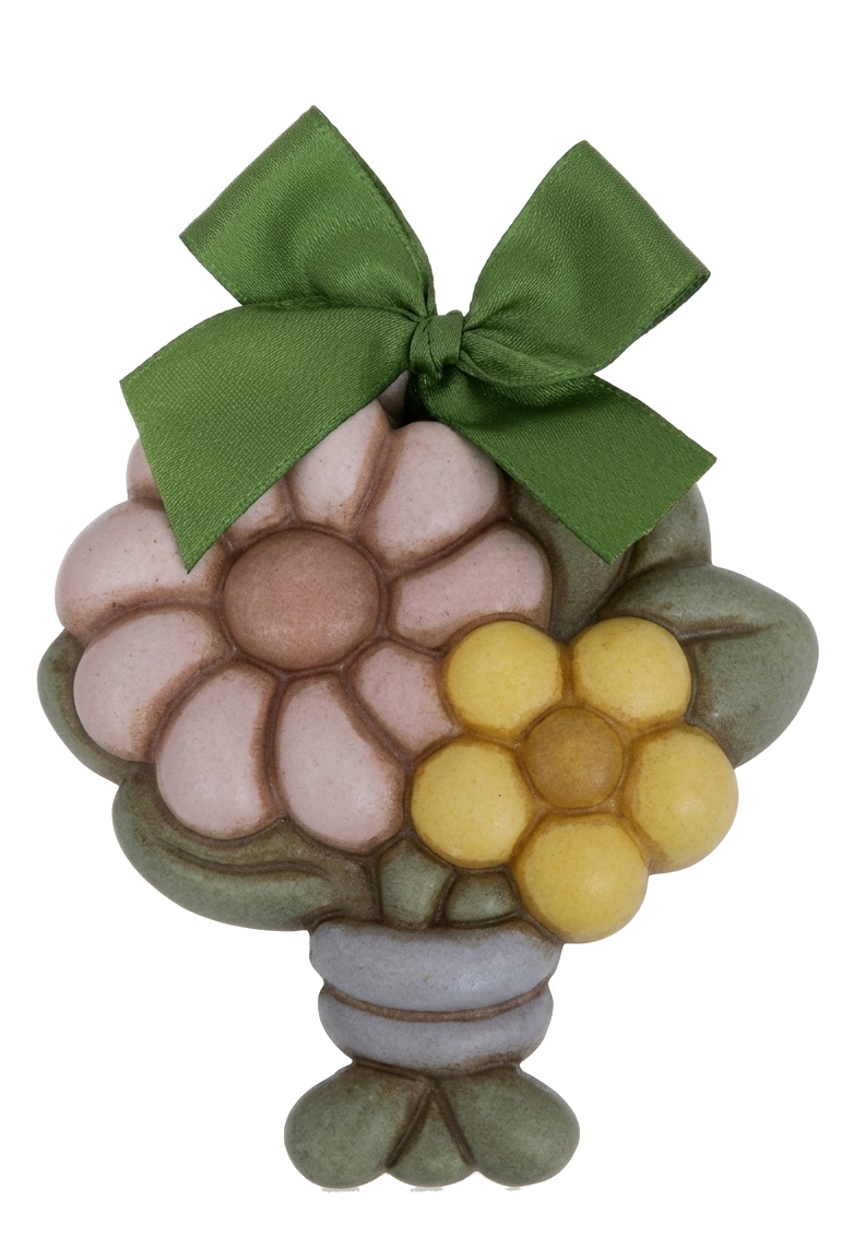 La Formella Piccola Fiore Calendula THUN è un decoro da parete in ceramica dipinta a mano che ritrae un bouquet floreale con petali rosa e gialli sormontato da un fiocco in nastro verde. Questo oggetto da collezione rappresenta una perfetta idea regalo per impreziosire gli ambienti domestici con l'inconfondibile stile artigianale del marchio.
