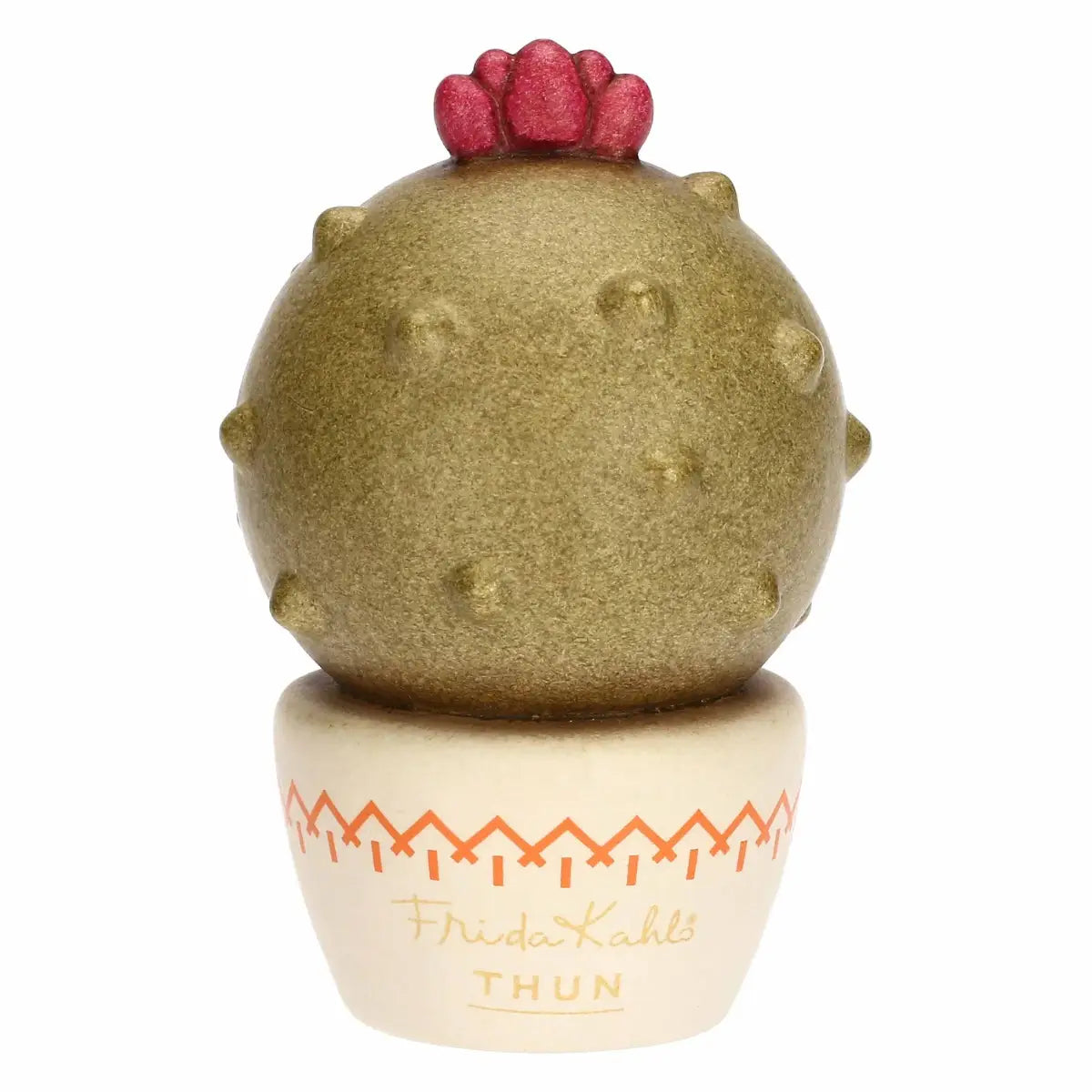 Mini cactus decorativo Thun in ceramica con fiore rosso sulla sommità, caratterizzato dall'iconico sopracciglio stilizzato ispirato alla pittrice Frida Kahlo. Questa piccola statuina ornamentale poggia su un vasetto bianco con decori etnici arancioni, rappresentando un'originale idea regalo da collezione per decorare con stile e allegria.