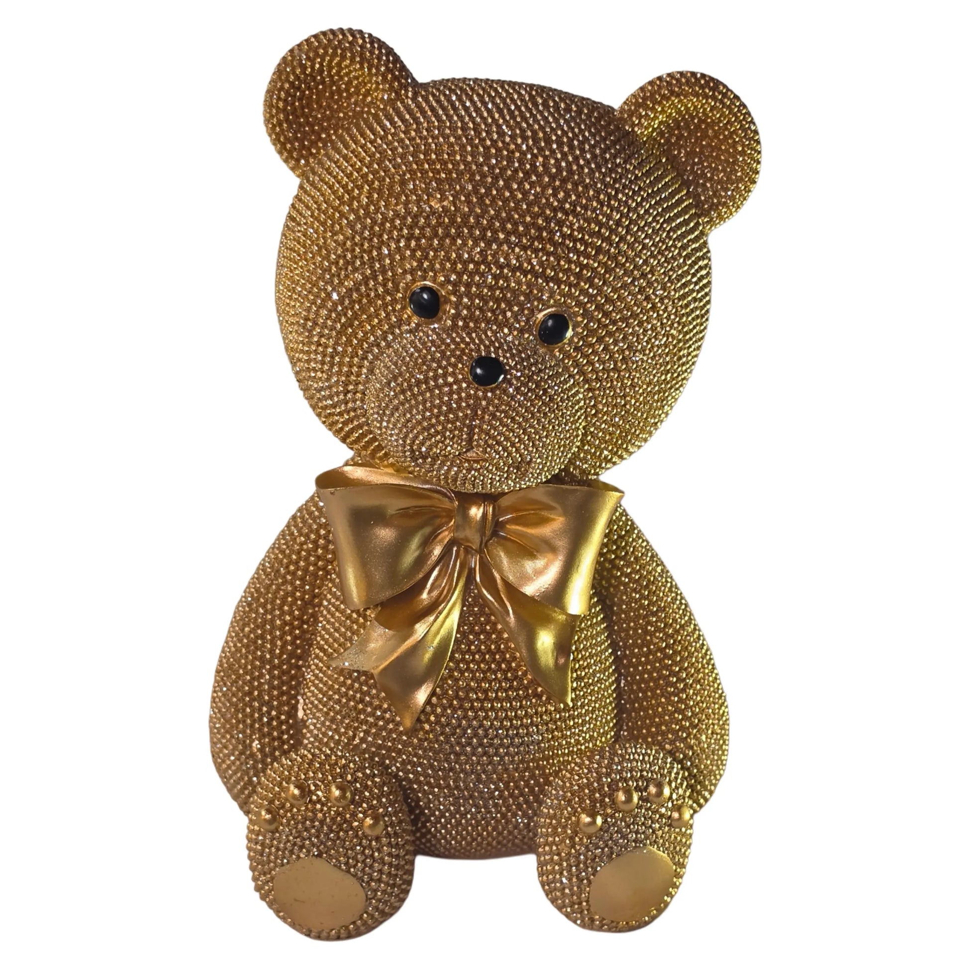 Statuina orsetto in resina dorata interamente ricoperta di brillantini glitterati, con fiocco raso oro al collo, occhi e naso neri e cuciture in rilievo sulle zampe. Oggetto decorativo scintillante firmato Sud Import, ideale come soprammobile glamour o idea regalo per bambini e occasioni speciali.