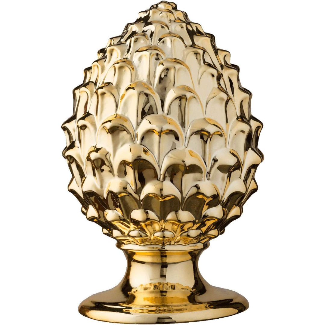 Pigna decorativa in ceramica dorata dalla tipica forma siciliana, con superficie lucida a squame in rilievo e base tornita. Oggetto d'arredo dalla tradizione mediterranea firmato Montemaggi, ideale come soprammobile o idea regalo raffinata.
