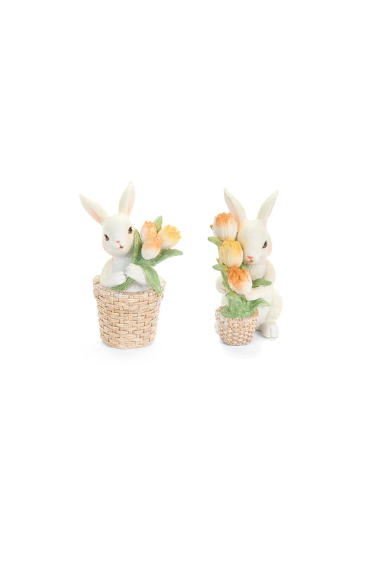 Questi coniglietti assortiti in resina della collezione Rabbit PePen di Nuvole di Stoffa sono raffigurati con vivaci mazzi di tulipani arancioni all'interno di piccoli cesti intrecciati. Il design minuzioso e i colori caldi rendono queste statuine ornamentali perfette per arricchire decorazioni pasquali o per aggiungere un tocco Shabby Chic primaverile a mensole e tavole.