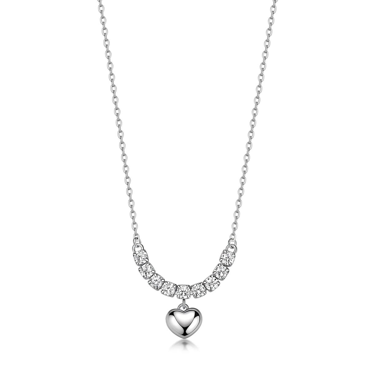 Collana con catena sottile argentata, fila di cristalli incastonati e ciondolo a forma di cuore liscio. Gioiello delicato ideale per l'uso quotidiano e come idea regalo.