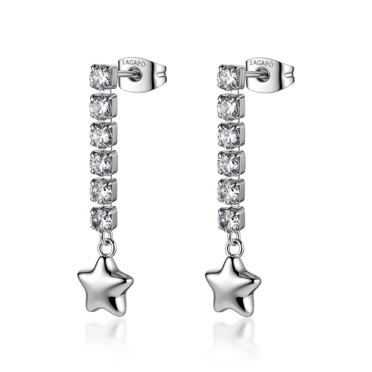 Orecchini pendenti S'Agapò con fila verticale di cristalli incastonati e ciondolo a forma di stella. Gioiello in metallo argentato, ideale per occasioni speciali e come idea regalo.