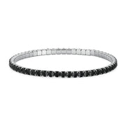 Bracciale tennis elastico con elementi cubici argentati e cristalli neri incastonati lungo tutta la circonferenza. Gioiello scintillante senza chiusura, ideale per l'uso quotidiano e come idea regalo.