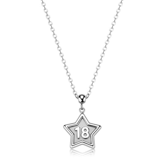 Collana in acciaio con pendente a stella lucida che riporta l'incisione del numero "18", dotata di catena rollò regolabile.