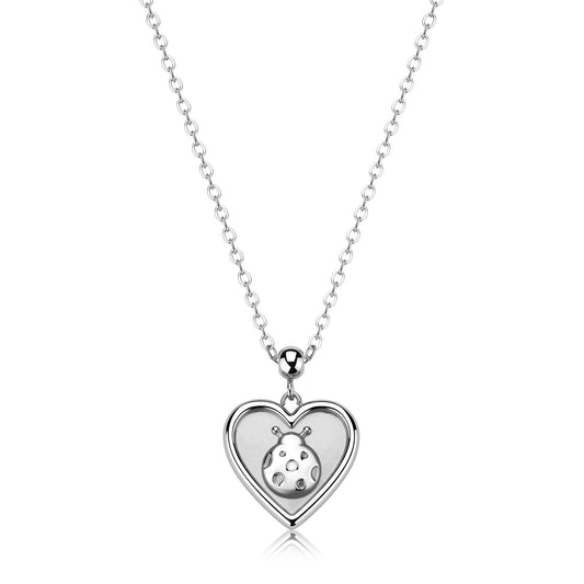 Collana in acciaio con pendente a cuore che racchiude una coccinella, dotata di catena rollò regolabile e charm con logo S'agapò.