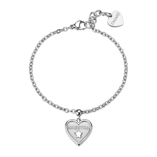 Bracciale in acciaio S'agapò della collezione Duh Duh composto da una catenina a maglie sottili e un pendente centrale a forma di cuore con l'incisione Maestra decorata da una piccola stella in rilievo. Il gioiello include una chiusura a moschettone con catenella di regolazione e un piccolo charm terminale a cuore logato S'agapò per una finitura elegante e personalizzata.