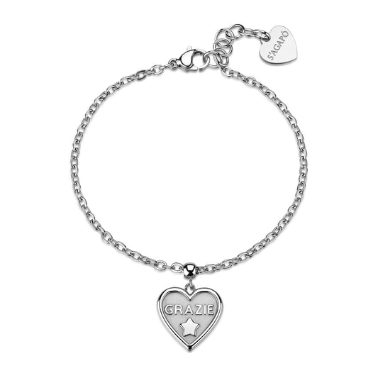 Bracciale a catenina in acciaio anallergico S'agapò della collezione Duh Duh caratterizzato da un pendente a forma di cuore con incisione centrale Grazie e un piccolo dettaglio a stella in rilievo. Il gioiello presenta una chiusura a moschettone regolabile rifinita da un piccolo charm terminale a cuore con il logo S'agapò inciso su superficie lucida.