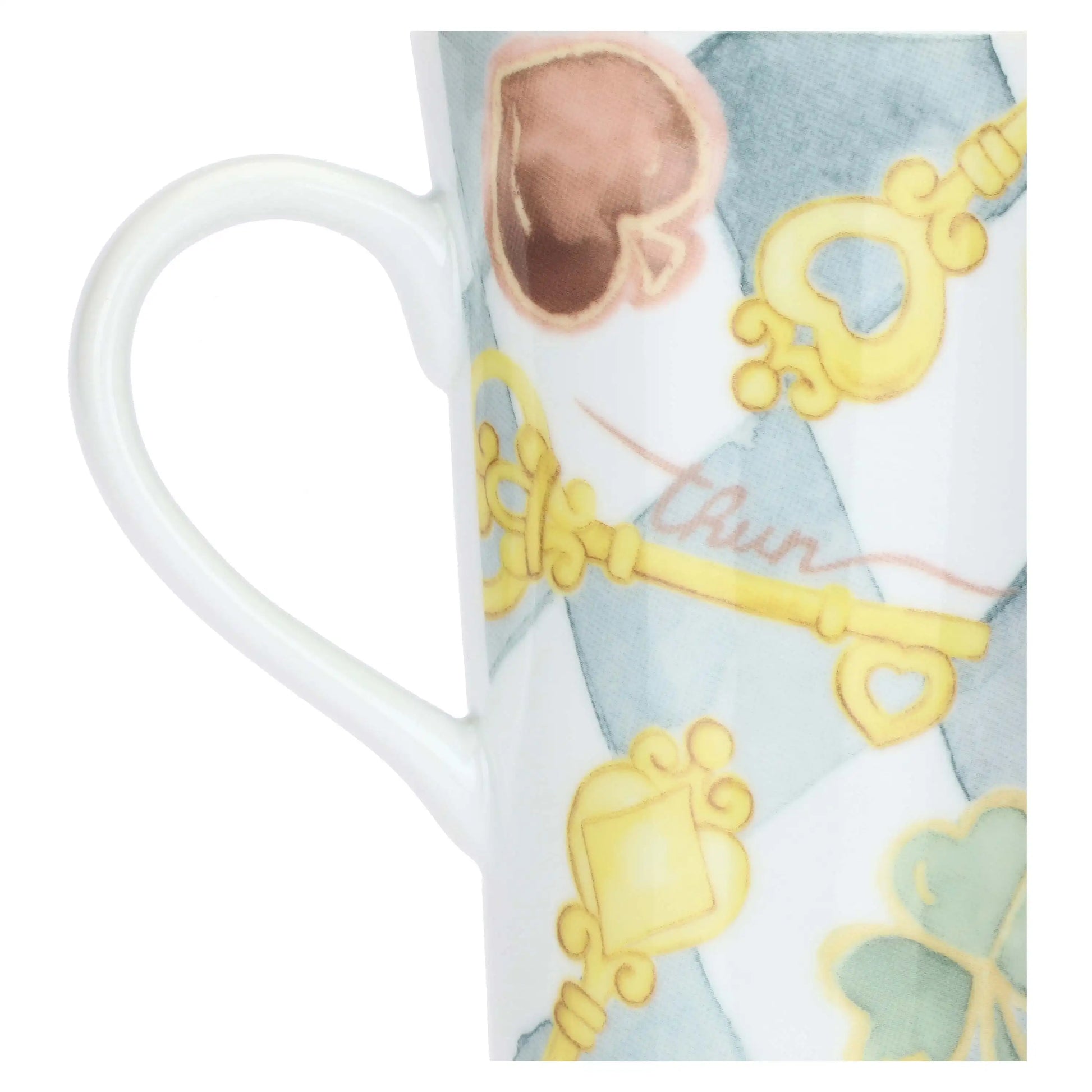 Mug in porcellana Thun collezione Incanto di Primavera. Design con motivo a rombi azzurro e bianco decorato con icone di chiavi dorate a forma di cuore e cuori pastello. Scritta interna "caffè al volo".