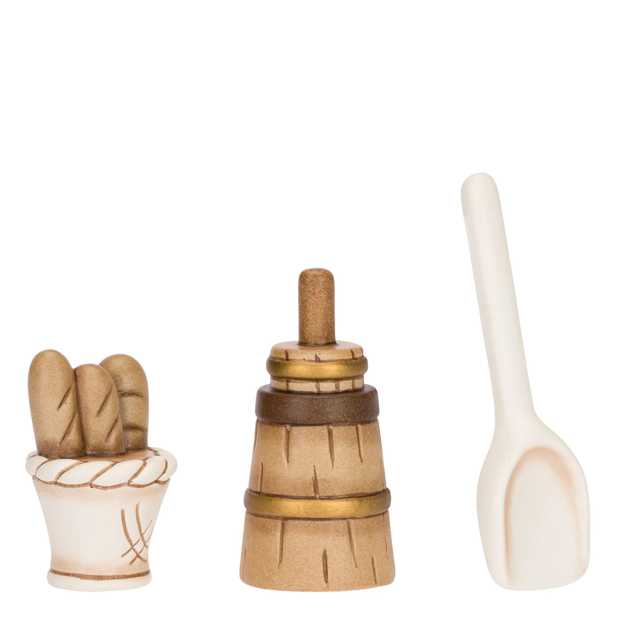 Set di tre miniature in ceramica del presepe raffiguranti un cesto di pane, un barile di legno con manico e una pala da forno bianca. Accessori dal design classico e curato firmati THUN, ideali per arricchire la scenetta del fornaio nel presepe o come idea regalo natalizia.