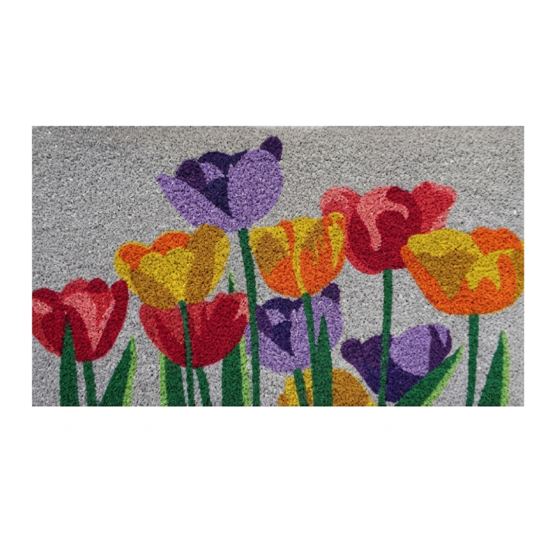 Un elegante prato di tulipani colorati (rosso, giallo e viola) che si staglia su un fondo grigio neutro.