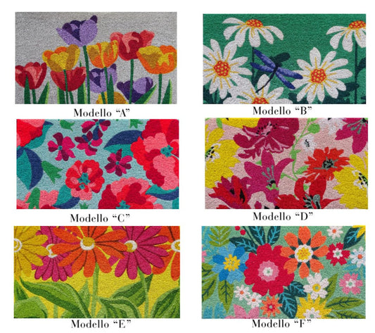 Sei modelli di zerbini rettangolari decorati con fitte illustrazioni floreali; i design includono tulipani, margherite con libellule e gerbere colorate su sfondi brillanti come verde, giallo e azzurro.